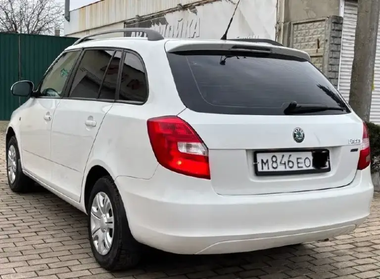 Продам или обменяю
Хороший семейный автомобиль!
Skoda fabia универсал,
Рестайлинг 2011г. В.
Пробег 228т.
Авто обслуживал по регламенту как положено!
Кузов оцинкованный, соответственно без
Гнили ржавчины и прочих недостатков!
В живую как на фото.
Отличный и экономичный двигатель 1.4
Работает ровно, без посторонних звуков,
Динамика прекрасная!
Масло не берет.
Коробка передач и ходовая в полнейшем порядке без нареканий!
По комплектации:
Гидроусилитель руля, кондиционер(рабочий),
Система abs,
Микролифт передних сидений,
Серво руль,
Руль на вылет, стеклоподъёмники,
Электро зеркала,
Подогрев зеркал и заднего стекла,
Подогрев сидений,
Бортовой компьютер,
Два ключа.
В подарок отдам второй комплект резины, на данный момент уже установил зимнюю резину.
При желание могу помочь с более быстрым переоформлением в мрэо!
Цена 670.000т. Рублей.
Торгу уместен.
Тел: +79494267493
Тел:+79496338655 - фотография - 4