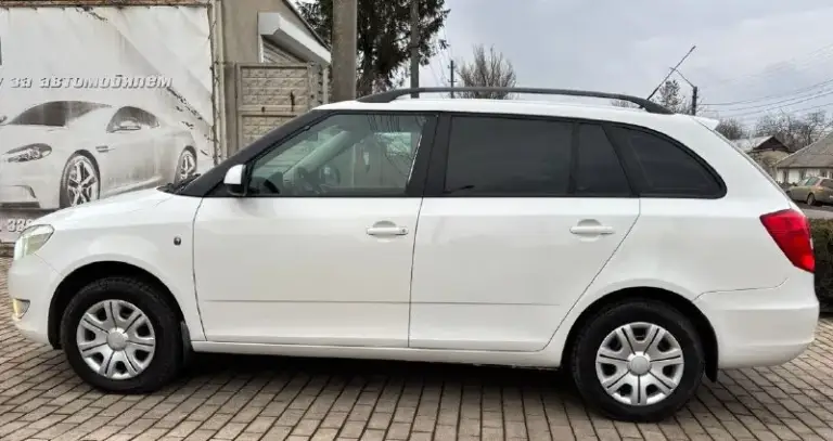 Продам или обменяю
Хороший семейный автомобиль!
Skoda fabia универсал,
Рестайлинг 2011г. В.
Пробег 228т.
Авто обслуживал по регламенту как положено!
Кузов оцинкованный, соответственно без
Гнили ржавчины и прочих недостатков!
В живую как на фото.
Отличный и экономичный двигатель 1.4
Работает ровно, без посторонних звуков,
Динамика прекрасная!
Масло не берет.
Коробка передач и ходовая в полнейшем порядке без нареканий!
По комплектации:
Гидроусилитель руля, кондиционер(рабочий),
Система abs,
Микролифт передних сидений,
Серво руль,
Руль на вылет, стеклоподъёмники,
Электро зеркала,
Подогрев зеркал и заднего стекла,
Подогрев сидений,
Бортовой компьютер,
Два ключа.
В подарок отдам второй комплект резины, на данный момент уже установил зимнюю резину.
При желание могу помочь с более быстрым переоформлением в мрэо!
Цена 670.000т. Рублей.
Торгу уместен.
Тел: +79494267493
Тел:+79496338655 - фотография - 5