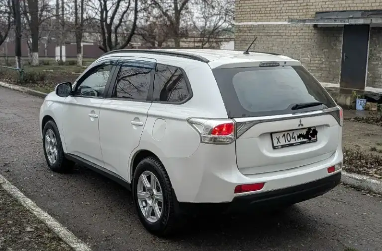 📢 Продам mitsubishi outlander ресталинг в идеальном состоянии можно и вкредит 💥💥 🔹год 2014 🔹двигатель 2.0л бенз. 🔹коробка: автомат 🔹привод :полный 🔹учёт рф любое оформление цена 1м.150тр торг звоните 🔹авто в хорошем состоянии не бита 100% ходовка супер двигатель и кпп работают отлично, кузов в идеальном состоянии, музыка, дачики мертвых зон камера задниго вида, дачик света, дачик дождя, сигнализация, эл стеклоподъёмники подогрев сидения 2х зоный климат резина хорошая т. Д 🔹телефон :+79490030135(телеграм +79497396813) (вацап +380714978907
📞 Звоните: +7(949)0030135 - фотография - 4