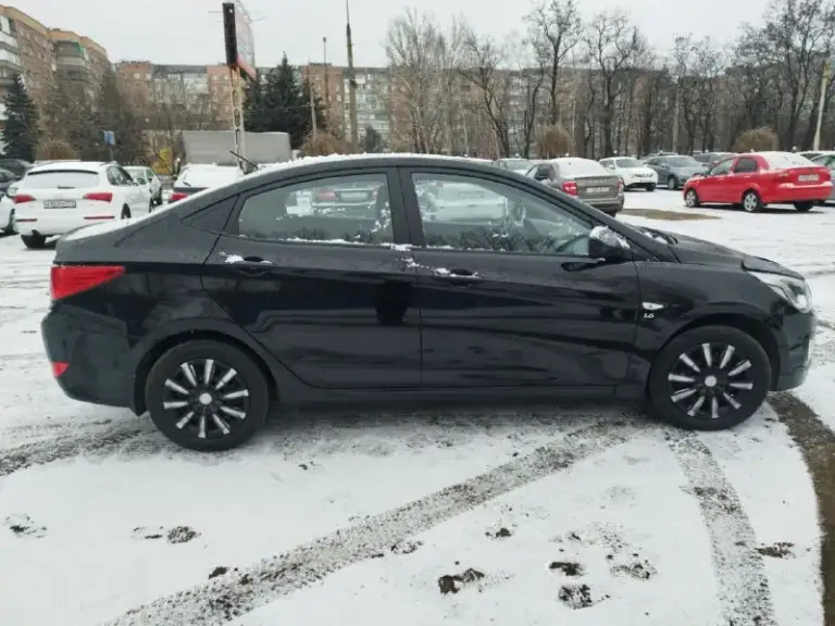 Продам hyundai solaris 2015 г на автомате! С реальным родным пробегом 156000км и с зеленой автотекой! На комплектации в нее входит: климат контроль подогрев передних сидений, 4 стеклоподъемника, мульти руль. С подогревом. Машина в очень хорошим состоянии! И за все свою эксплуатацию у машины был 1 хозяина. По техники все работает как часы! По ходовой плывет, нечего не гремит не стучит, нет посторонних звуков. Коробка работает так как должна работать! Все передачи включаются идеально без пинков! Все остальные вопросы по телефону +7949 416 83 45 тут и телеграм цена 970.000₽
📞 Звоните: +7(949)4168345 - фотография - 3