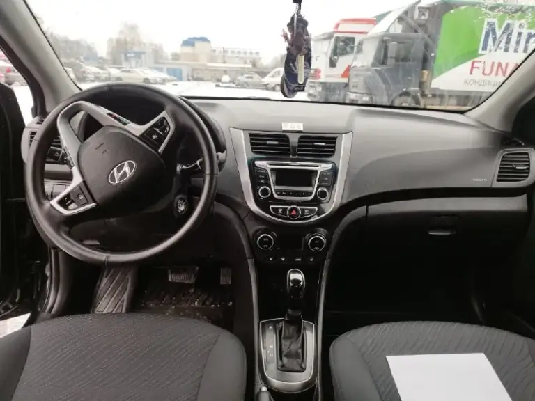 Продам hyundai solaris 2015 г на автомате! С реальным родным пробегом 156000км и с зеленой автотекой! На комплектации в нее входит: климат контроль подогрев передних сидений, 4 стеклоподъемника, мульти руль. С подогревом. Машина в очень хорошим состоянии! И за все свою эксплуатацию у машины был 1 хозяина. По техники все работает как часы! По ходовой плывет, нечего не гремит не стучит, нет посторонних звуков. Коробка работает так как должна работать! Все передачи включаются идеально без пинков! Все остальные вопросы по телефону +7949 416 83 45 тут и телеграм цена 970.000₽
📞 Звоните: +7(949)4168345 - фотография - 7