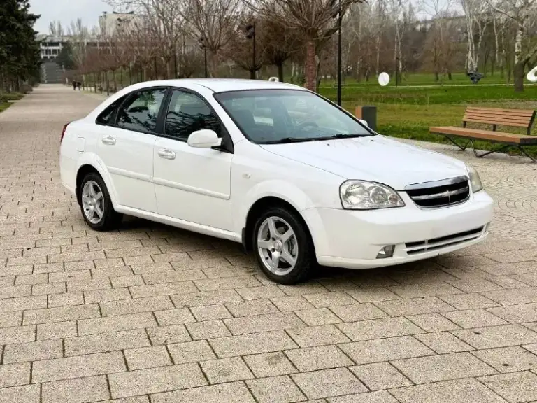 🚙Марка: chevrolet lacetti ⚙️двигатель: 1.6 ⛽️вид топлива: бензин 📅год выпуска: 2008 💴цена:.610 000руб торг обмен 🗺️пробег:187.000 км 📦:кпп :механика автомобиль в хорошем состоянии вложений никаких не требует кузов без нареканий жучков рыжиков нету салон в отличном состоянии не протёртый не прокуренный техническая часть на отлично недавно прошел полная то по комплектации четыре стеклоподъемника электро зеркала датчик дождя датчик света камера заднего вида имеются задние парктроники стоит android планшет зимняя резина новая + летняя в комплекте все остальные доп вопросы по телефону +79495000534 📍•город мариуполь
📞 Звоните: +7(949)5000534 - фотография - 1