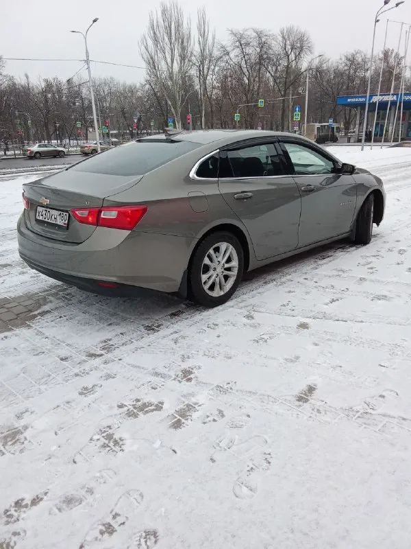 Chevrolet malibu, 2017, (вин: 2018), 1,5,160 л. С. Автомат. Пробег 170000 км. В отличном состоянии. Авто на новой зимней резине. (новая летняя резина в комплекте). Неплохая комплектация: бесключевой доступ, кнопка старт-стоп, система старт-стоп, автозавод с ключа, люк (панорама), магнитола с car play, камера заднего вида, круиз-контроль, led лампы в фарах, хороший видеорегистратор с 3 камерами( перед, зад, салон), и. Т. Д. Все стекла заводские, включая лобовое. Ходовая, двигатель-отлично. 2 владельца. Штрафов, ограничений нет. Собственник. 1330000 рублей. +79493043638; +79495966461 - фотография - 3