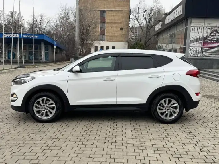 Huyndai tucson официал
4Wd (подключаемый полный привод )
2016 Год выпуска
Двигатель 2.0 бензин
Коробка автомат
Пробег родной 146 тыс. Км
Автомобиль в отличном состоянии,
Капот в бронепленке, без сколов и царапин !
Кузов без дтп весь в заводском окрасе !
Обслужен от а до я не какого вложения не требует !
Хорошая комплектация,
Кожаный салон,
Датчики света, и дождя,
Подогревы всех сидений,
Роздельный климат контроль,
Круиз контроль,
Большой монитор с камерой заднего вида,
И многое другое !
Г. Донецк
Цена 1.835 тыс. ₽
Звоните остальное по тел.
+79495210905
📲 Tg: r. B
📞 Звоните: +7(949)5210905 - фотография - 2