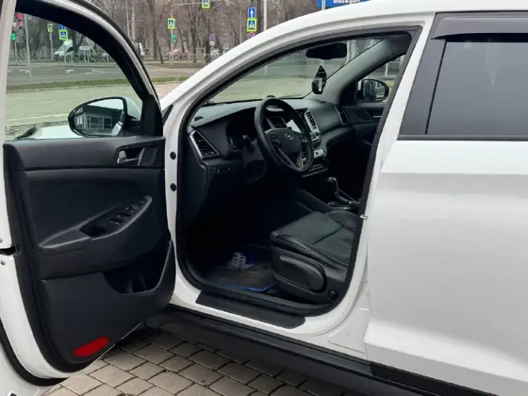 Huyndai tucson официал
4Wd (подключаемый полный привод )
2016 Год выпуска
Двигатель 2.0 бензин
Коробка автомат
Пробег родной 146 тыс. Км
Автомобиль в отличном состоянии,
Капот в бронепленке, без сколов и царапин !
Кузов без дтп весь в заводском окрасе !
Обслужен от а до я не какого вложения не требует !
Хорошая комплектация,
Кожаный салон,
Датчики света, и дождя,
Подогревы всех сидений,
Роздельный климат контроль,
Круиз контроль,
Большой монитор с камерой заднего вида,
И многое другое !
Г. Донецк
Цена 1.835 тыс. ₽
Звоните остальное по тел.
+79495210905
📲 Tg: r. B
📞 Звоните: +7(949)5210905 - фотография - 7