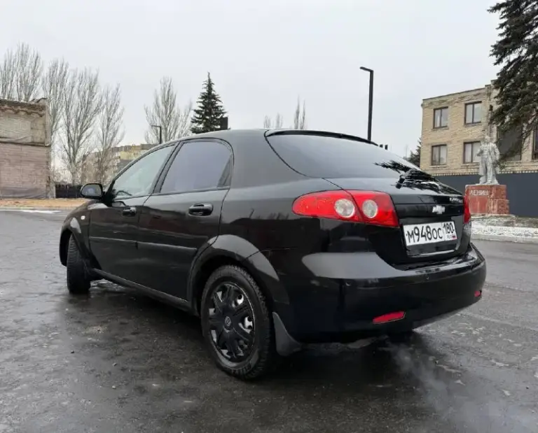 Chevrolet lacetti 1.6 ат

Цена: 520 000
Город: донецк
Год выпуска: 2007
Пробег: 147 000км
Двигатель: 1.6
Топливо: бензин
Кпп: автомат
Собственник: да
Телефон: +79493084655 (тг на этом же номере, могут быть проблемы со связью)

Техническое состояние отличное.
Днище и пороги -🔥🔥🔥
4 Эсп.
Кондиционер.
Парктроники.
Шумоизоляция дверей.
Магнитола с bluetooth
2 Комплекта резины на дисках. - фотография - 3