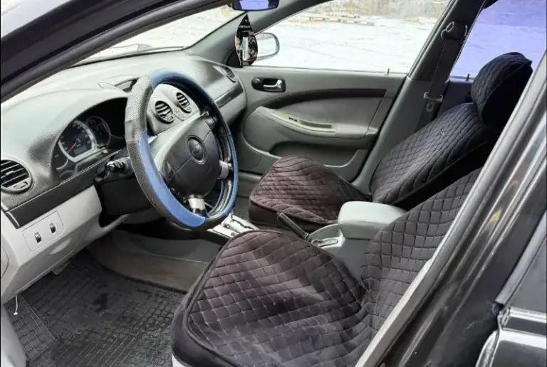 Chevrolet lacetti 1.6 ат

Цена: 520 000
Город: донецк
Год выпуска: 2007
Пробег: 147 000км
Двигатель: 1.6
Топливо: бензин
Кпп: автомат
Собственник: да
Телефон: +79493084655 (тг на этом же номере, могут быть проблемы со связью)

Техническое состояние отличное.
Днище и пороги -🔥🔥🔥
4 Эсп.
Кондиционер.
Парктроники.
Шумоизоляция дверей.
Магнитола с bluetooth
2 Комплекта резины на дисках. - фотография - 7
