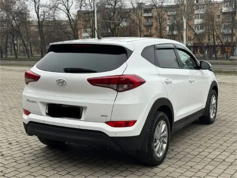 Huyndai tucson официал 4wd (подключаемый полный привод ) 2016 год выпуска двигатель 2.0 бензин коробка автомат пробег родной 146 тыс. Км автомобиль в отличном состоянии, капот в бронепленке, без сколов и царапин ! Кузов без дтп весь в заводском окрасе ! Обслужен от а до я не какого вложения не требует ! Хорошая комплектация, кожаный салон, датчики света, и дождя, подогревы всех сидений, роздельный климат контроль, круиз контроль, большой монитор с камерой заднего вида, и многое другое ! Г. Донецк цена 1.835 тыс. ₽ звоните остальное по +79495210905
📞 Звоните: +7(949)5210905 - фотография - 3