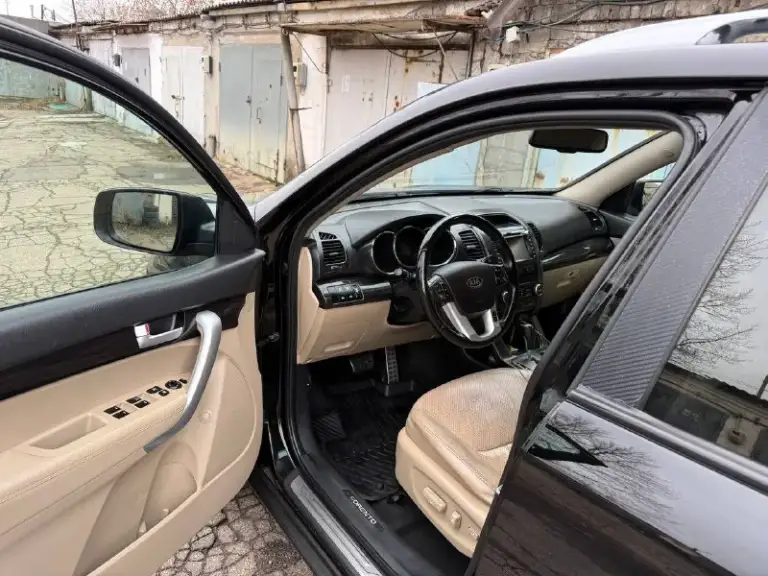 Kia sorento 2011 год эксп, 2.4 бензин 4wd, 178 тыс км пробег, автомобиль в отличном состоянии! Без рыжиков и ржавчины, двигатель ходовая полный привод в безупречном состоянии! Салон ухоженный! Комплектация полный жир, есть все для комфортной езды! Два комплекта ключей полный пакет документов любое оформление! Срочно все вопросы по телефону звонить в любое время! Цена из за срочности! 1 150 000 тыс руб, +7949-612-37-14
+7949-840-60-88
📞 Звоните: +7(949)6123714 - фотография - 5