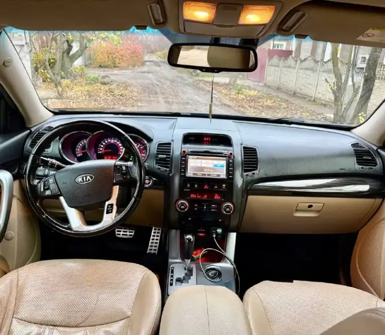 Kia sorento 2011 год эксп, 2.4 бензин 4wd, 178 тыс км пробег, автомобиль в отличном состоянии! Без рыжиков и ржавчины, двигатель ходовая полный привод в безупречном состоянии! Салон ухоженный! Комплектация полный жир, есть все для комфортной езды! Два комплекта ключей полный пакет документов любое оформление! Срочно все вопросы по телефону звонить в любое время! Цена из за срочности! 1 150 000 тыс руб, +7949-612-37-14
+7949-840-60-88
📞 Звоните: +7(949)6123714 - фотография - 6