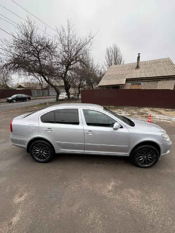 Skoda octavia a5 2012 рестайлинг 1.8 tsi
Пробег 185000
На обычном автомате asin
Автомобиль в хорошем состоянии
Чистая автотека
Новая зимняя резина r17 на хороших дисках
Двигатель работает отлично, не троит, не дымит, масло не расходует!
Ходовая работает отлично без лишних шумов, стуков и т. Д!
Коробка работает отлично во всех режимах
Автомобиль полностью обслужен
Климат, подогрев передних сидений, датчик дождя и света, подогрев зеркал и заднего стекла, парктроник задний.
Осмотр: донецк - горловка
Цена 1 150 000₽ торг
+79494214166
📞 Звоните: +7(949)4214166 - фотография - 7