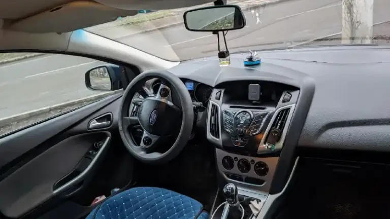 Горловка. Продается ford fokus 2014 г. В. Двигатель: 1,6 (125 л. С. ) коробка передач :механическая тип топлива:бензин автомобиль в родном окрасе, двигатель и коробка передач в отличном состоянии (новые), пробег оригинальный, все документы в порядке. Салон чист и опрятен, как новый. Автомобиль полностью обслужен и готов к эксплуатации. Зеркальный номер в подарок. Не упустите возможность приобрести надежный и экономичный автомобиль. Все заинтересованные могут связаться для дополнительных вопросов и осмотра. Цена: 1100000 +7(949) 427-29-91
📞 Звоните: +7(949)4272991 - фотография - 4