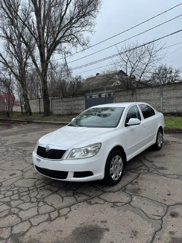 Продам skoda octavia a5 2013 ( рестайлинг).
Бессмертное сочетание 1.8 tsi двигателя cdaa с механической кпп.
По комплектации:
* Передние стеклоподъемники;
* Подогрев сидений;
* Датчик света;
* Датчик дождя;
* Хорошая музыка;
По кузову никаких абсолютно нареканий нет. Ни одного рыжика, хорошая оптика.
Цена 840 тысяч, есть некоторые недочеты, на которых готов уступить. Про них расскажу реальному покупателю.
Звонить по номеру телефона +79496416023 - фотография - 4