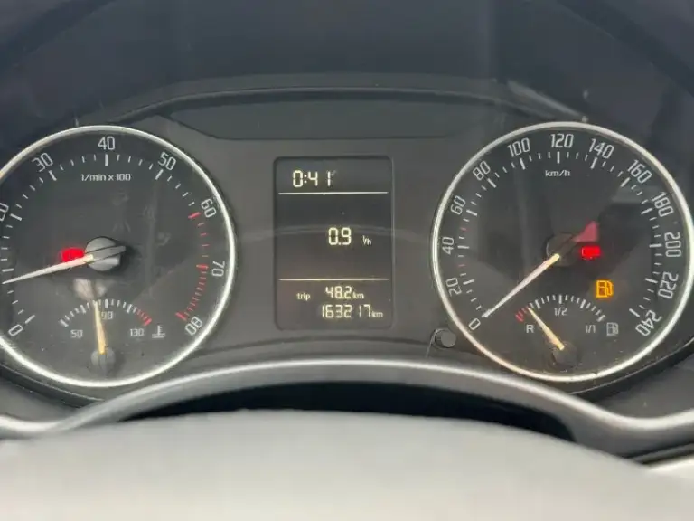 Продам skoda octavia a5 2013 ( рестайлинг).
Бессмертное сочетание 1.8 tsi двигателя cdaa с механической кпп.
По комплектации:
* Передние стеклоподъемники;
* Подогрев сидений;
* Датчик света;
* Датчик дождя;
* Хорошая музыка;
По кузову никаких абсолютно нареканий нет. Ни одного рыжика, хорошая оптика.
Цена 840 тысяч, есть некоторые недочеты, на которых готов уступить. Про них расскажу реальному покупателю.
Звонить по номеру телефона +79496416023 - фотография - 8