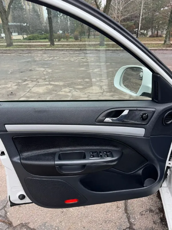 Продам skoda octavia a5 2013 ( рестайлинг).
Бессмертное сочетание 1.8 tsi двигателя cdaa с механической кпп.
По комплектации:
* Передние стеклоподъемники;
* Подогрев сидений;
* Датчик света;
* Датчик дождя;
* Хорошая музыка;
По кузову никаких абсолютно нареканий нет. Ни одного рыжика, хорошая оптика.
Цена 840 тысяч, есть некоторые недочеты, на которых готов уступить. Про них расскажу реальному покупателю.
Звонить по номеру телефона +79496416023 - фотография - 9