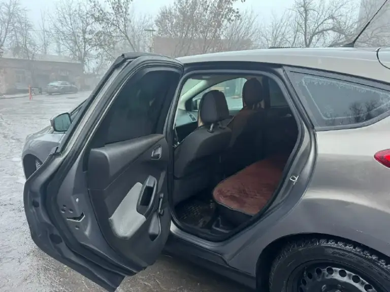 Продам ford фокус 3 2013 г выпуска! Двигатель 2.0 литра (150 сил) не дымит, масло не ест, работает как надо, цепной! Кпп павершифт, листает отлично, плавно! Собственник по документам! Два ключа, штатный электро центральный замок! В технической части все хорошо, работает исправно, во внешней есть нюансы, на скорость и работу не влияют, на их устранения затраты не критичны! Побег 180 тысяч родной! Цена 650000 тторг у капота! По вопросам +79494431486(телеграм, вацап)
📞 Звоните: +7(949)4431486 - фотография - 5