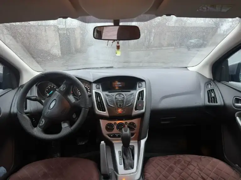 Продам ford фокус 3 2013 г выпуска! Двигатель 2.0 литра (150 сил) не дымит, масло не ест, работает как надо, цепной! Кпп павершифт, листает отлично, плавно! Собственник по документам! Два ключа, штатный электро центральный замок! В технической части все хорошо, работает исправно, во внешней есть нюансы, на скорость и работу не влияют, на их устранения затраты не критичны! Побег 180 тысяч родной! Цена 650000 тторг у капота! По вопросам +79494431486(телеграм, вацап)
📞 Звоните: +7(949)4431486 - фотография - 7