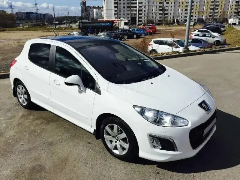Peugeot 308

· Год: 2008
· Кузов: хетчбэк
· Двигатель: 1.6 л (бензин)
· Коробка передач: акпп
· Цвет: белый
Состояние и особенности:
· Технически исправен: все системы работают, кондиционер/климат-контроль холодный, двигатель заводится с пол-оборота, коробка передач четкая.
· Кузов: состояние отличное. Не участвовал в дтп, ржавчины нет. Все стекла оригинальные.
· Обслуживание: обслуживался у проверенного мастера. Масло и фильтра менялись регулярно.
· Резина: зимняя+летняя
· Комплектация: электроусилитель руля, центральный замок, иммобилайзер, электропакет (стеклоподъемники передние/задние)
· Внутреннее состояние: салон чистый, без потертостей. Все пластики на месте.

Недостатки:небольшая царапина на переднем бампере.

Пробег: 260тыс. Км

Цена: 650000 руб. , торг +79494089738 - фотография - 1
