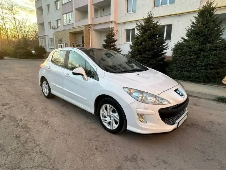Peugeot 308

· Год: 2008
· Кузов: хетчбэк
· Двигатель: 1.6 л (бензин)
· Коробка передач: акпп
· Цвет: белый
Состояние и особенности:
· Технически исправен: все системы работают, кондиционер/климат-контроль холодный, двигатель заводится с пол-оборота, коробка передач четкая.
· Кузов: состояние отличное. Не участвовал в дтп, ржавчины нет. Все стекла оригинальные.
· Обслуживание: обслуживался у проверенного мастера. Масло и фильтра менялись регулярно.
· Резина: зимняя+летняя
· Комплектация: электроусилитель руля, центральный замок, иммобилайзер, электропакет (стеклоподъемники передние/задние)
· Внутреннее состояние: салон чистый, без потертостей. Все пластики на месте.

Недостатки:небольшая царапина на переднем бампере.

Пробег: 260тыс. Км

Цена: 650000 руб. , торг +79494089738 - фотография - 4