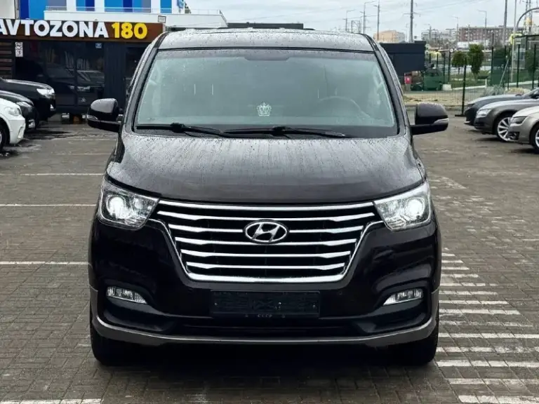 Продам hyundai starex 2018 г.
Двигатель: 2.5 дизель173 л. С.
Цена: 3.700.000 пробег: 110.000
Я 2 владелец ﻿
Полный привод﻿, коробка простой автомат. ﻿ подогревы сидений﻿﻿, кондиционер﻿﻿, мультируль, круиз-контроль, камера заднего вида с меняющимися полосами движения по траектории поворота руля, задние парктроники, бесключевой доступ﻿центральный замок, сигнализация, подушки безопасности (airbag), abs, esp, ﻿акустика, aux, bluetooth, usb, ﻿датчик света и датчик дождя, ﻿оптика линзованная, автомобиль очень комфортный, мягкий, торг уместен, ﻿﻿звоните:+79497141311 - фотография - 1