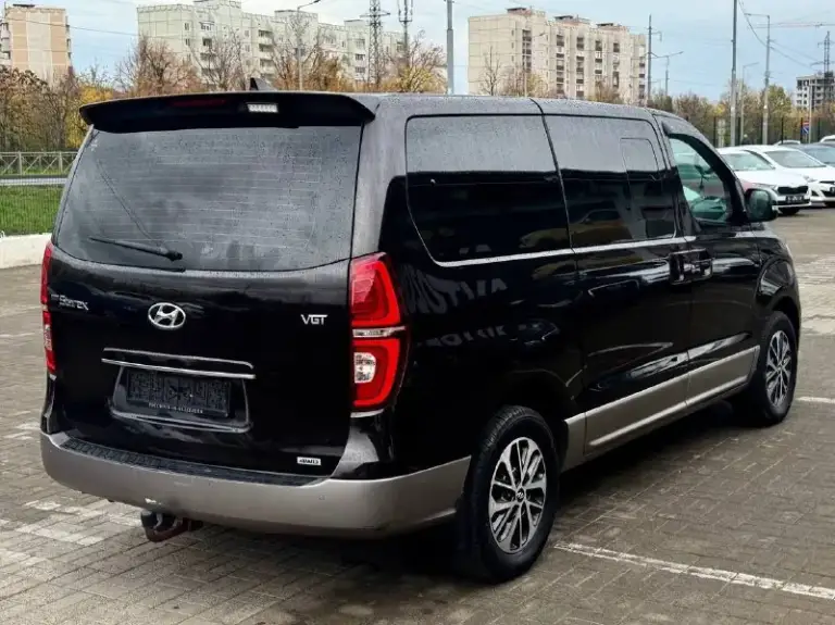 Продам hyundai starex 2018 г.
Двигатель: 2.5 дизель173 л. С.
Цена: 3.700.000 пробег: 110.000
Я 2 владелец ﻿
Полный привод﻿, коробка простой автомат. ﻿ подогревы сидений﻿﻿, кондиционер﻿﻿, мультируль, круиз-контроль, камера заднего вида с меняющимися полосами движения по траектории поворота руля, задние парктроники, бесключевой доступ﻿центральный замок, сигнализация, подушки безопасности (airbag), abs, esp, ﻿акустика, aux, bluetooth, usb, ﻿датчик света и датчик дождя, ﻿оптика линзованная, автомобиль очень комфортный, мягкий, торг уместен, ﻿﻿звоните:+79497141311 - фотография - 3
