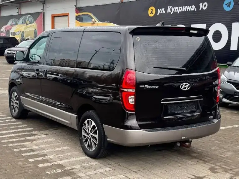Продам hyundai starex 2018 г.
Двигатель: 2.5 дизель173 л. С.
Цена: 3.700.000 пробег: 110.000
Я 2 владелец ﻿
Полный привод﻿, коробка простой автомат. ﻿ подогревы сидений﻿﻿, кондиционер﻿﻿, мультируль, круиз-контроль, камера заднего вида с меняющимися полосами движения по траектории поворота руля, задние парктроники, бесключевой доступ﻿центральный замок, сигнализация, подушки безопасности (airbag), abs, esp, ﻿акустика, aux, bluetooth, usb, ﻿датчик света и датчик дождя, ﻿оптика линзованная, автомобиль очень комфортный, мягкий, торг уместен, ﻿﻿звоните:+79497141311 - фотография - 4