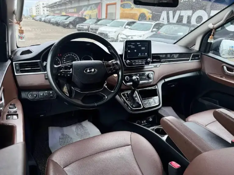 Продам hyundai starex 2018 г.
Двигатель: 2.5 дизель173 л. С.
Цена: 3.700.000 пробег: 110.000
Я 2 владелец ﻿
Полный привод﻿, коробка простой автомат. ﻿ подогревы сидений﻿﻿, кондиционер﻿﻿, мультируль, круиз-контроль, камера заднего вида с меняющимися полосами движения по траектории поворота руля, задние парктроники, бесключевой доступ﻿центральный замок, сигнализация, подушки безопасности (airbag), abs, esp, ﻿акустика, aux, bluetooth, usb, ﻿датчик света и датчик дождя, ﻿оптика линзованная, автомобиль очень комфортный, мягкий, торг уместен, ﻿﻿звоните:+79497141311 - фотография - 6