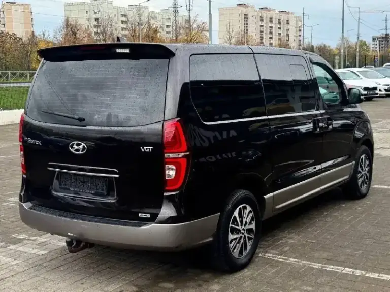 Продам hyundai starex 2018 г. Двигатель: 2.5 дизель173 л. С. Цена: 3.700.000 пробег: 110.000 я 2 владелец ﻿ полный привод﻿, коробка простой автомат. ﻿ подогревы сидений﻿﻿, кондиционер﻿﻿, мультируль, круиз-контроль, камера заднего вида с меняющимися полосами движения по траектории поворота руля, задние парктроники, бесключевой доступ﻿центральный замок, сигнализация, подушки безопасности (airbag), abs, esp, ﻿акустика, aux, bluetooth, usb, ﻿датчик света и датчик дождя, ﻿оптика линзованная, автомобиль очень комфортный, мягкий, торг уместен, ﻿﻿звоните:+79497141311
📞 Звоните: +7(949)7141311 - фотография - 2