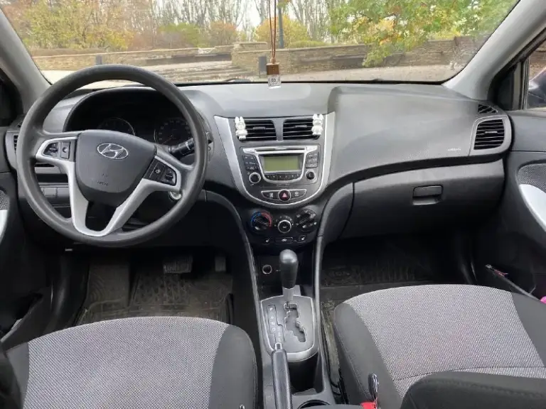 Продам семейную, надежную машинку hyundai солярис 2014год в максимальной комплектации мотор 1.6 коробка автомат, пробег 170 родной, цена 990₽ состояние идеальное, обслужена вся, не бита не крашена, делать ни чего не надо вся обслужена до мелочей, подогревы всего, сидений, руля стекол, сигнализация, кондиционер, стеклоподъемники, на авто работает все, ходовая как мячик не стучит не скрепит, замена масла в рулевой рейке, цепь поменяна, мотор работает идеально, тихо без посторонних звуков, коробка переключает отлично, все вопросы по тел +79493489143 макеевка, торг
📞 Звоните: +7(949)3489143 - фотография - 6