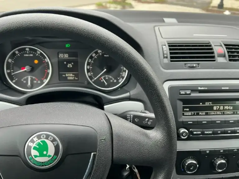 Skoda octavia 2012 года выпуска двигатель 1.6 mpi самый обычный коробка механика пробег 88000 км родного не смотаного без единого окраса любые проверки состояние нового автомобиля два ключа сигнализация с обратной с обратной связью зимняя резина все т. О проходила по регламенту цена 1 мл 200 тысяч +7 (949) 520-59-36
📞 Звоните: +7(949)5205936 - фотография - 1