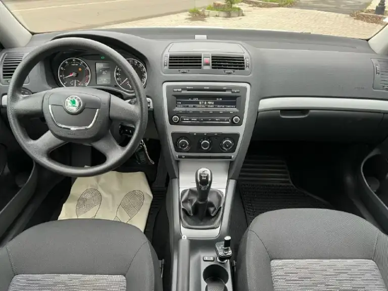 Skoda octavia 2012 года выпуска двигатель 1.6 mpi самый обычный коробка механика пробег 88000 км родного не смотаного без единого окраса любые проверки состояние нового автомобиля два ключа сигнализация с обратной с обратной связью зимняя резина все т. О проходила по регламенту цена 1 мл 200 тысяч +7 (949) 520-59-36
📞 Звоните: +7(949)5205936 - фотография - 2