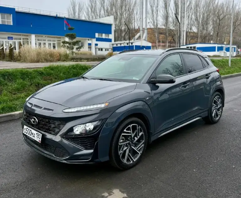Hyundai kona n line
Год : 2022 месяц 11
Двигатель : 1.6 турбо бензин⛽️
Лошадиных сил: 195 🚀
Привод : передний
Пробег : 62 тысячи километров
Коробка : автомат 🔥
Диски : r 18
Резина : два комплекта
Цвет : нардогрей
Комплектация:
Люк, подогревы сидений
Датчики слепых зон, без ключевой доступ, датчик давления в шинах, датчик дождя, датчик света, помощь при спускание с горы, жидкокристаллическая приборная понель, большая мульт медиа, штатная навигация 🗺️,
Климат контроль, круиз контроль,
Заводится с кнопки и пульта,
Различные режимы езды для двигателя и коробки, мульти руль, помощь в подруливание, система старт / стоп, электро регулировка сидений, линзовая оптика
Так как ( n line )это доп обвес
Черный потолок, черный пластик
Красная строчка по солону,
Другой руль и рукоятка кпп
Передний и задний бампер
Накладки на пороги и двери,
Диски в стиле - n line
Цена : 2.800 🍋
Гос номер в подарок
О 500 ма 180
Донецк
Александр
+7 (949) 392-66-28
📞 Звоните: +7(949)3926628 - фотография - 1