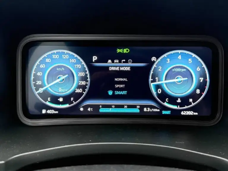 Hyundai kona n line
Год : 2022 месяц 11
Двигатель : 1.6 турбо бензин⛽️
Лошадиных сил: 195 🚀
Привод : передний
Пробег : 62 тысячи километров
Коробка : автомат 🔥
Диски : r 18
Резина : два комплекта
Цвет : нардогрей
Комплектация:
Люк, подогревы сидений
Датчики слепых зон, без ключевой доступ, датчик давления в шинах, датчик дождя, датчик света, помощь при спускание с горы, жидкокристаллическая приборная понель, большая мульт медиа, штатная навигация 🗺️,
Климат контроль, круиз контроль,
Заводится с кнопки и пульта,
Различные режимы езды для двигателя и коробки, мульти руль, помощь в подруливание, система старт / стоп, электро регулировка сидений, линзовая оптика
Так как ( n line )это доп обвес
Черный потолок, черный пластик
Красная строчка по солону,
Другой руль и рукоятка кпп
Передний и задний бампер
Накладки на пороги и двери,
Диски в стиле - n line
Цена : 2.800 🍋
Гос номер в подарок
О 500 ма 180
Донецк
Александр
+7 (949) 392-66-28
📞 Звоните: +7(949)3926628 - фотография - 10