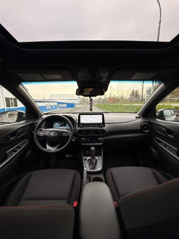 Hyundai kona n line
Год : 2022 месяц 11
Двигатель : 1.6 турбо бензин⛽️
Лошадиных сил: 195 🚀
Привод : передний
Пробег : 62 тысячи километров
Коробка : автомат 🔥
Диски : r 18
Резина : два комплекта
Цвет : нардогрей
Комплектация:
Люк, подогревы сидений
Датчики слепых зон, без ключевой доступ, датчик давления в шинах, датчик дождя, датчик света, помощь при спускание с горы, жидкокристаллическая приборная понель, большая мульт медиа, штатная навигация 🗺️,
Климат контроль, круиз контроль,
Заводится с кнопки и пульта,
Различные режимы езды для двигателя и коробки, мульти руль, помощь в подруливание, система старт / стоп, электро регулировка сидений, линзовая оптика
Так как ( n line )это доп обвес
Черный потолок, черный пластик
Красная строчка по солону,
Другой руль и рукоятка кпп
Передний и задний бампер
Накладки на пороги и двери,
Диски в стиле - n line
Цена : 2.800 🍋
Гос номер в подарок
О 500 ма 180
Донецк
Александр
+7 (949) 392-66-28
📞 Звоните: +7(949)3926628 - фотография - 8