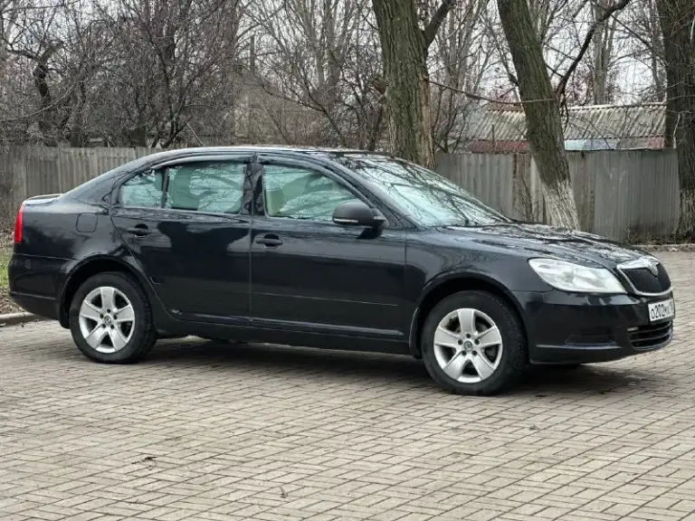 Продам skoda октавиа, 2013 года обьем двигателя 1.6mpi механика, едет очень мягко и бодро авто в отличном состоянии без вложений делать нечего не надо сел и поехал кузов в отличном состоянии в заводской краске ходовая отличная коробка переключается очень плавно и мягко днище в идеале по кузову без всяких рыжей и гнили, я владелец переоформление в мрео в месте свами цена 850.000 торг у капота реальному покупателю осмотр г. Макеевка тел:+79491004146
📞 Звоните: +7(949)1004146 - фотография - 2