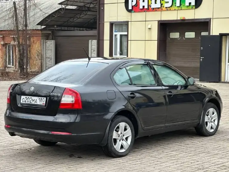 Продам skoda октавиа, 2013 года обьем двигателя 1.6mpi механика, едет очень мягко и бодро авто в отличном состоянии без вложений делать нечего не надо сел и поехал кузов в отличном состоянии в заводской краске ходовая отличная коробка переключается очень плавно и мягко днище в идеале по кузову без всяких рыжей и гнили, я владелец переоформление в мрео в месте свами цена 850.000 торг у капота реальному покупателю осмотр г. Макеевка тел:+79491004146
📞 Звоните: +7(949)1004146 - фотография - 5