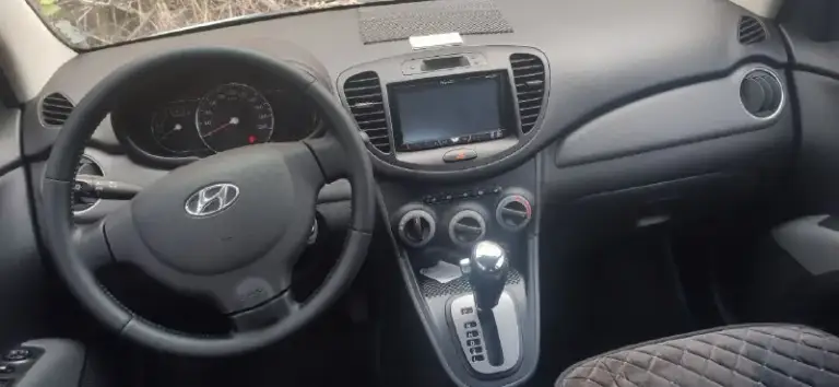 Продаётся hyundai i10 1.2 автомат 85 л. С. Рестайлинг 2012 года выпуска в максимальной комплектации, пробег 61 000 км. , вторая машина в семье, пробег реальный, любые проверки за ваш счёт, хорошее состояние, есть небольшие, возрастные недочеты по кузову,   экономичное авто, для комфортной езды есть всё, двухдиновая магнитола, камера заднего вида, парктроники, громкая связь по bluetooth, в комплекте отдам 14 титаны  с новой летней резиной, заводские штампы с фирменными колпаками на новой зимней резине (шипы) и б/у зимняя резина, с продажей не спешу, свои цены не предлагать, небольшой торг у капота.
Цена 1 100 000 руб.   Осмотр, г. Донецк днр.
Телефон: +79491061984
📞 Звоните: +7(949)1061984 - фотография - 5