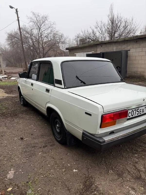 Продам ваз 2107 1998 г. Карбюратор
Продажа от владельца!
Авто в отличном состоянии, с момента покупки один собственник.
Пробег родной !!! 83000 км.
Автомобиль весь в родном металле и краске, ничего не варили, в дтп не была, дно в идеале, пороги тоже. Все стекла родные, включая лобовое.
Бережная эксплуатация, гаражное хранение.
Салон в идеальном состоянии.
В своем классическом виде, без каких либо тюнингов.
По технической части, все исправно.
1.5 Месяца назад установлено гбо. ( новая установка)
Новая зимняя резина.
Автомобиль полностью обслужен, вложений не требует.
Учет 180 регион, весь пакет документов, переоформление без проблем.
Енакиево
Цена 240 тысяч рублей. Хороший торг !
Тел: +79493803898( телеграмм, макс)

📞 Звоните: +7(949)3803898 - фотография - 2