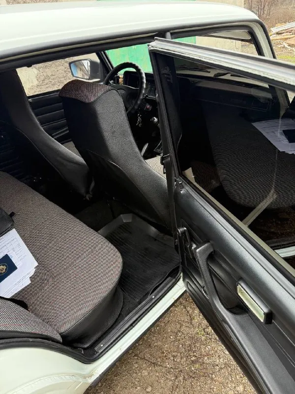 Продам ваз 2107 1998 г. Карбюратор
Продажа от владельца!
Авто в отличном состоянии, с момента покупки один собственник.
Пробег родной !!! 83000 км.
Автомобиль весь в родном металле и краске, ничего не варили, в дтп не была, дно в идеале, пороги тоже. Все стекла родные, включая лобовое.
Бережная эксплуатация, гаражное хранение.
Салон в идеальном состоянии.
В своем классическом виде, без каких либо тюнингов.
По технической части, все исправно.
1.5 Месяца назад установлено гбо. ( новая установка)
Новая зимняя резина.
Автомобиль полностью обслужен, вложений не требует.
Учет 180 регион, весь пакет документов, переоформление без проблем.
Енакиево
Цена 240 тысяч рублей. Хороший торг !
Тел: +79493803898( телеграмм, макс)

📞 Звоните: +7(949)3803898 - фотография - 6