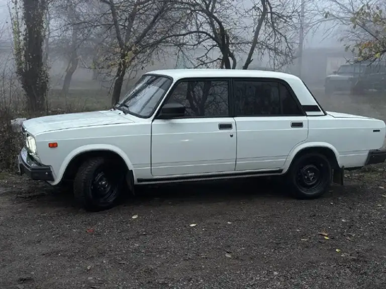 Продам ваз 2107 1998 г. Карбюратор
Продажа от владельца!
Авто в отличном состоянии, с момента покупки один собственник.
Пробег родной !!! 83000 км.
Автомобиль весь в родном металле и краске, ничего не варили, в дтп не была, дно в идеале, пороги тоже. Все стекла родные, включая лобовое.
Бережная эксплуатация, гаражное хранение.
Салон в идеальном состоянии.
В своем классическом виде, без каких либо тюнингов.
По технической части, все исправно.
1.5 Месяца назад установлено гбо. ( новая установка)
Новая зимняя резина.
Автомобиль полностью обслужен, вложений не требует.
Учет 180 регион, весь пакет документов, переоформление без проблем.
Енакиево
Цена 240 тысяч рублей. Хороший торг !
Тел: +79493803898( телеграмм, макс)

📞 Звоните: +7(949)3803898 - фотография - 8