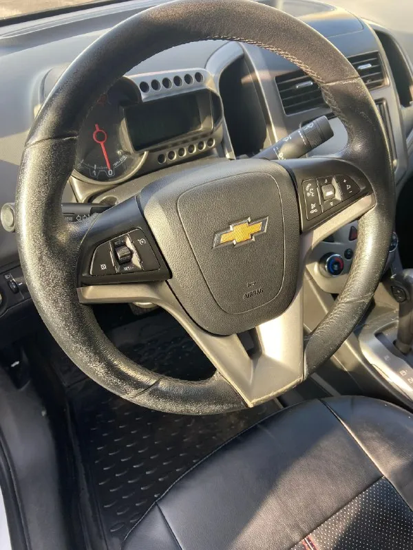 Продам chevrolet авео, 2013 год 1.6 (обычный надежный гидротрансформатор)
Максимальная комплектация.
Обслужена, масла, фильтра и тд. Поменяны.
Авто свет, круиз контроль, авто запуск с брелка, подогревы, новая зимняя резина на шипах.
Телефон +79591272516
Телеграмм на этом же телефоне.
Г. Стаханов 650т. Р.
📞 Звоните: +7(959)1272516 - фотография - 4