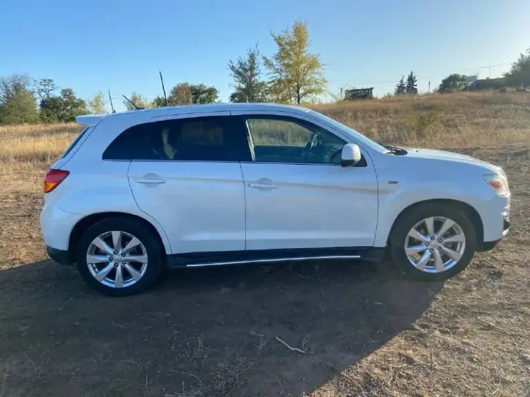 Продам mitsubishi аутлендер спорт 2014г. В хорошем состоянии, в хорошей комплектации:электрорегулировка сидений, 4есп, подогревы передних сидений, кондиционер, круиз контроль, кнопка старт/стоп, под рулевые лепестки, подключаемый полный привод, абс, стоит хороший свет, хорошая музыка с сабвуфером. Машина полностью обслужена, полная замена масла в коробке, масло в двигателе менялось каждые 6-7 тыс. , в июне полировка и нанесение керамики на кузов, 2 комплекта 18 резины. Цена: 1.399.000₽ все вопросы по +79494682440 светлана.
📞 Звоните: +7(949)4682440 - фотография - 3