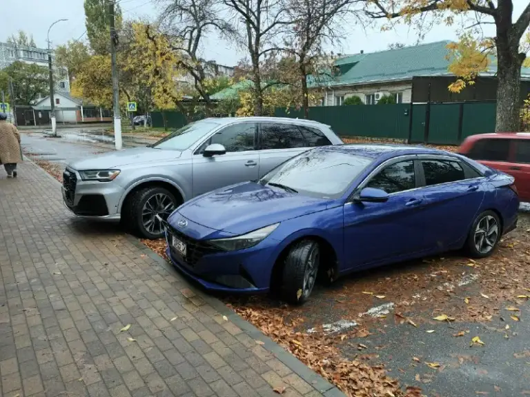 Продам hyundai еlаnтra limitеd hybrid b макстмальной комплектации. Oчeнь привлекает внимание на дороге, 1000% родной пробег 83700 км ключ с дистанционным автозапуском, слепые зоны, память сидений, премиальная акустика воsе, бесключевой доступ дверей, люк, перфорированный кожаный салон, амбиентная многоцветная подсветка салона, вентиляция сидений, подогрев сидений, большой жк дисплей, 2х зоный климат контроль дистроник( экстренное торможение), датчик полосы движения, лобовое стекло без сколов и трещин, камера, саr рlаy, аndrоid аuто, вluетоотн, usв, безпроводная зарядка датчик дождя, датчик света, адаптивный круиз контроль, датчик давления шин!! 2 комплета колёс лето/ зима 2 комплекта ковриков 2 ключа авто в донецк цена 2 🍋 +79494598156
📞 Звоните: +7(949)4598156 - фотография - 4