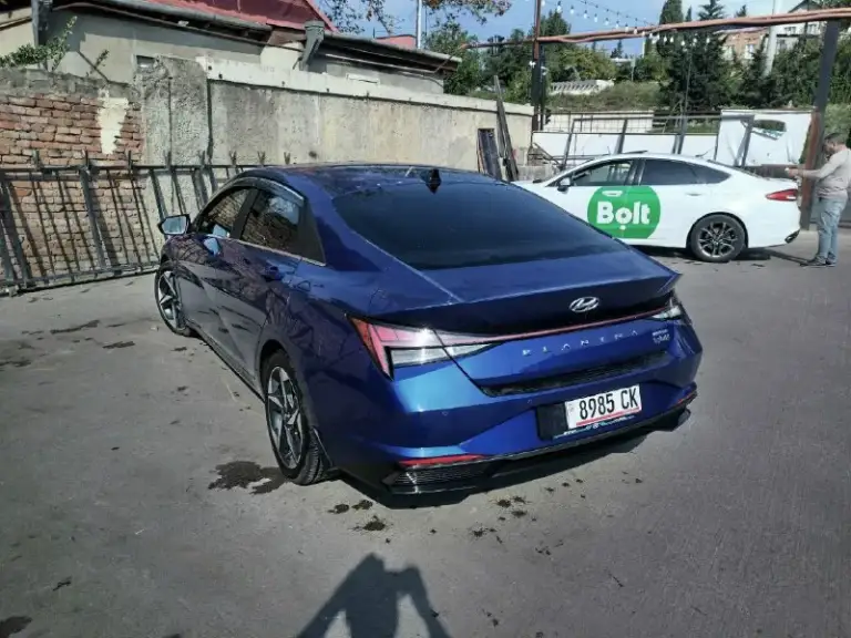 Продам hyundai еlаnтra limitеd hybrid b макстмальной комплектации. Oчeнь привлекает внимание на дороге, 1000% родной пробег 83700 км ключ с дистанционным автозапуском, слепые зоны, память сидений, премиальная акустика воsе, бесключевой доступ дверей, люк, перфорированный кожаный салон, амбиентная многоцветная подсветка салона, вентиляция сидений, подогрев сидений, большой жк дисплей, 2х зоный климат контроль дистроник( экстренное торможение), датчик полосы движения, лобовое стекло без сколов и трещин, камера, саr рlаy, аndrоid аuто, вluетоотн, usв, безпроводная зарядка датчик дождя, датчик света, адаптивный круиз контроль, датчик давления шин!! 2 комплета колёс лето/ зима 2 комплекта ковриков 2 ключа авто в донецк цена 2 🍋 +79494598156
📞 Звоните: +7(949)4598156 - фотография - 6