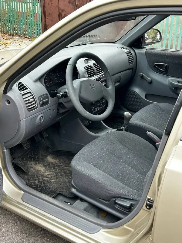Продам hyundai accent:
- 2006 Года выпуска;
- Родной пробег 212000 километров;
- 1 Хозяин;
- Весь в родном окрасе;
- 5-Ступенчатая мкпп;
- 1.5 16 Клапанный двигатель g4ec;
Комплектация мт1:
— Гур;
— Кондиционер;
— Обогрев заднего стекла;

По машине есть не значительные моменты по лкп, это вздутия и рыжики на задних арках, без дыр! Не большие царапины по бамперам, не критично, трещинка на лобовом стекле. Стекла в круг родные кроме лобового, авто без, дтп родной окрас, по двигателю и коробке никаких нареканий нет, не дымит, не троит, не стучит, полностью обслужен и готов к эксплуатации. Кондиционер заправлен, холодит, все функции авто рабочие. Ходовая и днище в отличнейшем состоянии, по технике в идеальном состоянии.

🙎🏻‍♂️ @Daparts180
📞 +79497427681 Данил
Цена 440.000 торг у капота. - фотография - 5