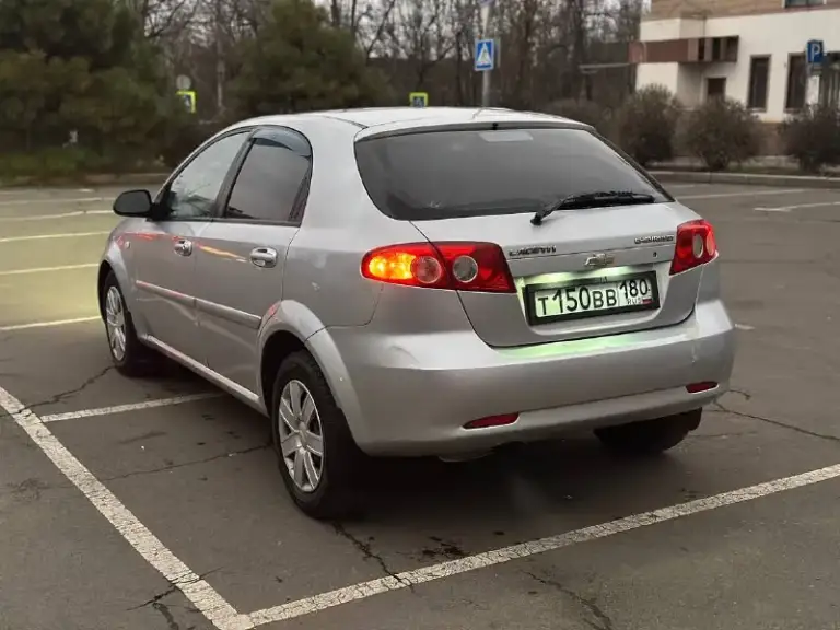 Продам chevrolet lacetti корейская сборка!
2005 Г. В.
На полном ходу!
Двигатель 1.4 бензин, мкпп
Пробег: 209 тыс
Гур, электростеклоподъемники, кондиционер, сигнализация, 2 ключа.
С документами порядок, постоянный рф учет.
Цена: 385 тыс рублей
Г. Донецк
+79493690225 - фотография - 4