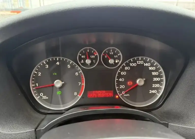 Ford focus ( ford фокус)2.0 mt, 2007, 249 000 км 2 собственника. Надежный цепной мотор, работает отлично, не дымит, без ошибок. Коробка и ходовая в отличном состоянии. По кузову выглядит отлично, пороги и днище целые кондиционер работает. Магнитола с bluetooth и usb. Сигнализация starline c автозапуском, работает. Abs бортовой компъютер. Центральный замок. Электростеклоподъемники. Гидроусилитель руля. Противотуманные фары. Шипованная резина на литых дисках. Ухоженный и обслуженный автомобиль. По документам чистая без штрафов, запретов. Днр. Г. Енакиево цена 470 000 руб тел: +7 949 564 63 02
📞 Звоните: +7(949)5646302 - фотография - 5