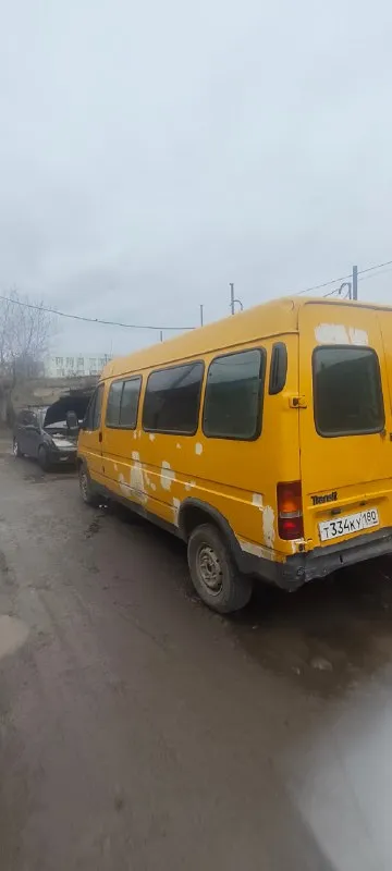 Продам ford транзит 1998 год 2.0 бензин под восстановление двигателя что с ним в душе не знаю, первоначально родной движок стуканул, купил донора, на доноре поменяли на новое, вкладыши шатунные, вкладыши коренные, кольца на поршнях, маслосьемные колечки притерли клапана, все прокладки новые. Цепь грм и цепь масло насоса новые, дмрв, датчик холостого хода, датчик коленвала также новое. Все должно заработать было, но чот пошло нет так несколько раз завелась, но машина троила. На следущий день уже запустить не смогли, искать причину устал поэтому продаю как есть. , по ходовой части все хорошо все меняли весной, коробка пяти ступка без проблем сцепление менял в месте с ходовкой, трос сцепление лежит новый не успел поменять. .по кузову как и у всех фордов по фото видно, рессоры усилены грузоподъёмность хорошая. Резина зад новая, перед сезон доходит. По документам машина на рф учёте на мне собственник в машину вписан газ и фаркоп. Родной движок также отдам в разобранном виде.
📞 Звоните: +7(949)3696625 - фотография - 3