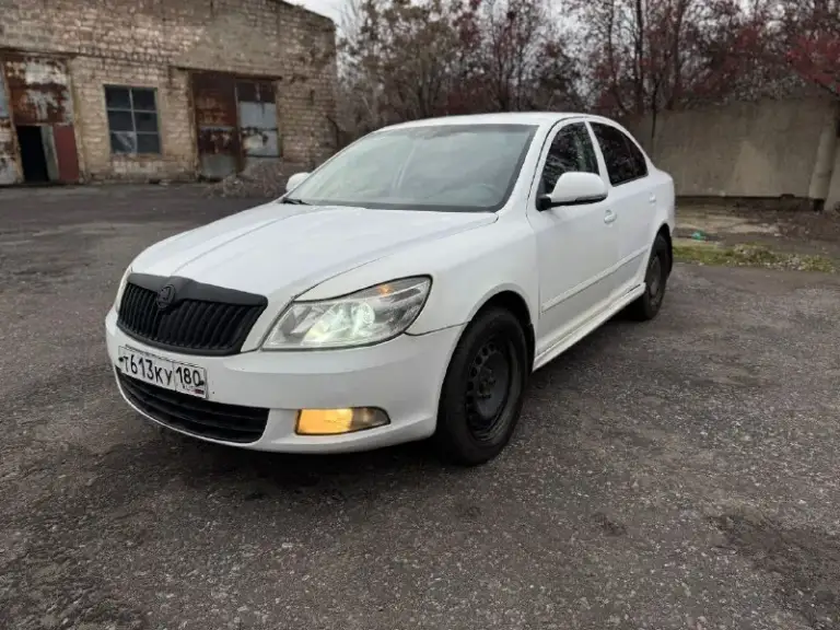 Продаётся skoda octavia a5 (2011 г. )
Отличный автомобиль в надёжном исполнении — надёжный выбор для повседневных поездок и дальних путешествий!
Основные характеристики:
* Год выпуска: 2011
* Двигатель: 1,8 л турбо
* Коробка передач: акпп dsg‑7 (без проблем)
Комплектация:
* Полный мультируль
* Двухзонный климат‑контроль
* Датчик света
* Датчик дождя
* Круиз‑контроль
* Подогрев передних сидений
* Подогрев задних сидений
* Парктроники
Колёса и резина:
* Зима: штампованные диски 16′′
* Лето: диски 17′′ от audi
* 2 Комплекта резины
Цена: 750 000 руб.
Контакт для связи: телефон: +79493152797 - фотография - 1