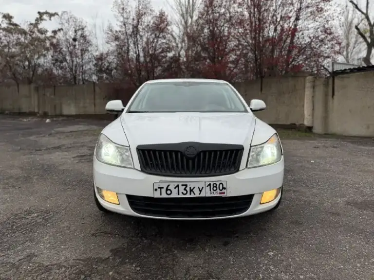 Продаётся skoda octavia a5 (2011 г. )
Отличный автомобиль в надёжном исполнении — надёжный выбор для повседневных поездок и дальних путешествий!
Основные характеристики:
* Год выпуска: 2011
* Двигатель: 1,8 л турбо
* Коробка передач: акпп dsg‑7 (без проблем)
Комплектация:
* Полный мультируль
* Двухзонный климат‑контроль
* Датчик света
* Датчик дождя
* Круиз‑контроль
* Подогрев передних сидений
* Подогрев задних сидений
* Парктроники
Колёса и резина:
* Зима: штампованные диски 16′′
* Лето: диски 17′′ от audi
* 2 Комплекта резины
Цена: 750 000 руб.
Контакт для связи: телефон: +79493152797 - фотография - 2